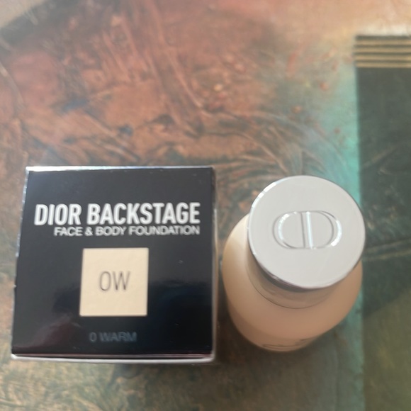 DIOR BACKSTAGE Face & Body Foundation. # 0W. New - Picture 2 of 5